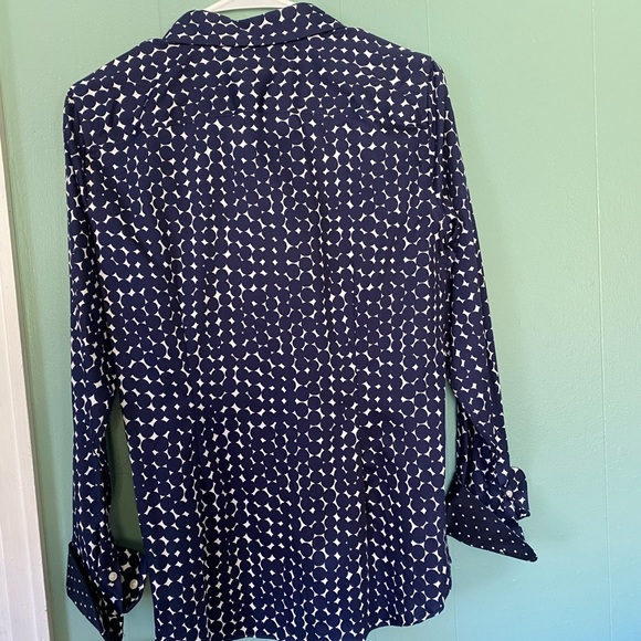 Chaps medium fitted no iron blue and white slimming fit blouse - Picture 2 of 6